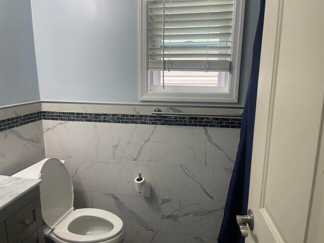 Building Photo - 516 Liberty Ave