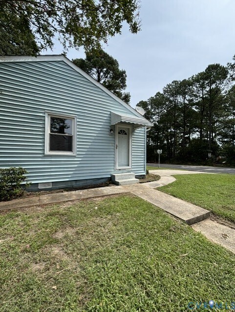 Building Photo - 3215 Norfolk St