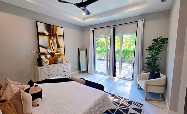 Building Photo - Bold Sarasota Bay Luxury Custom Home, 5 beds/4 baths, Private pool.