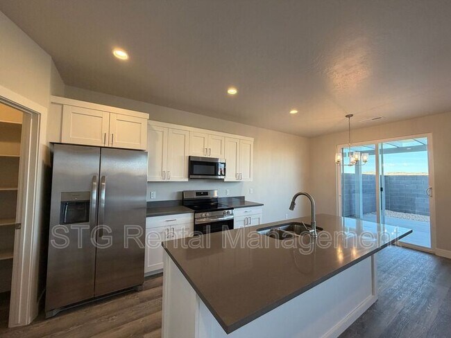 Building Photo - 1010 S 4380 W