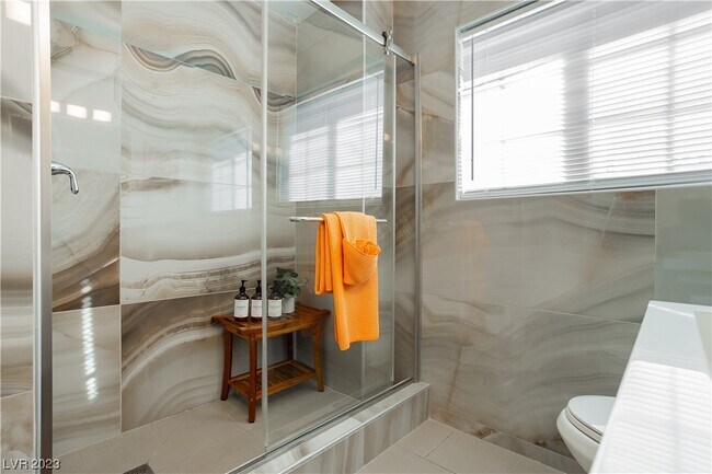 Building Photo - 2205 Santa Paula Dr