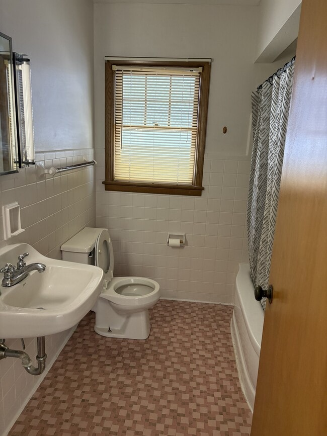 Building Photo - 326-328 E McPherson