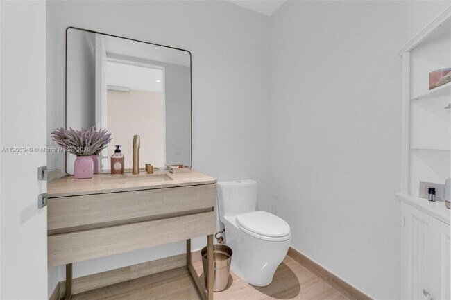 Building Photo - 18975 Collins Ave