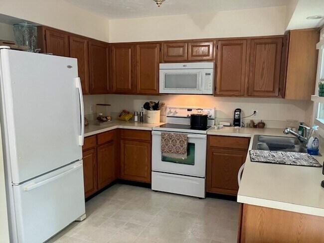 Building Photo - Lovely Rambler