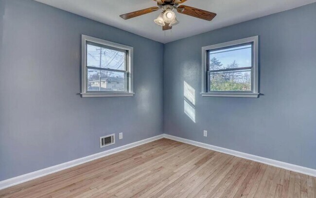Building Photo - 7233 W Lakefield Dr