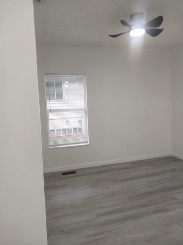 Building Photo - 4033 Porter Ave