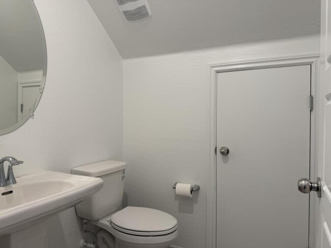 Building Photo - 8851 Flora Run Ave