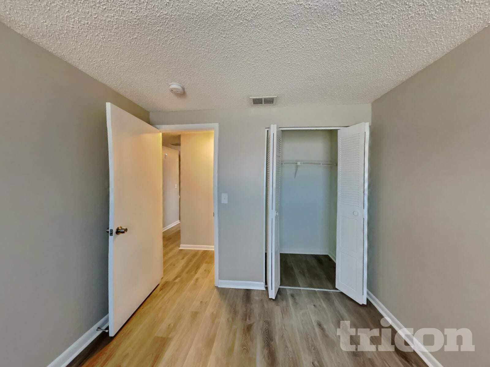 Building Photo - 16137 Ravendale Dr