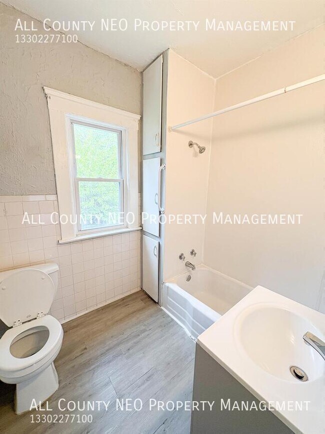 Building Photo - 3452 W 91st St