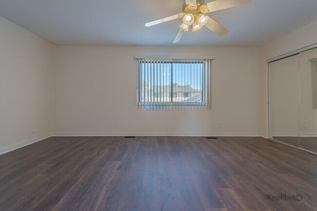 Building Photo - 110 N Waterford Dr
