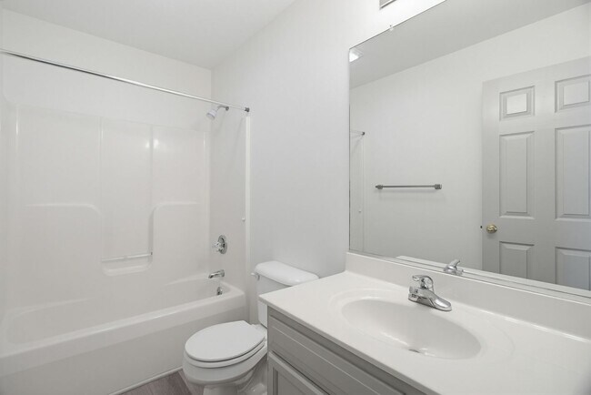 Building Photo - Beautifully Updated 3 bedroom, 2 bathroom Brick Ranch in Lexington