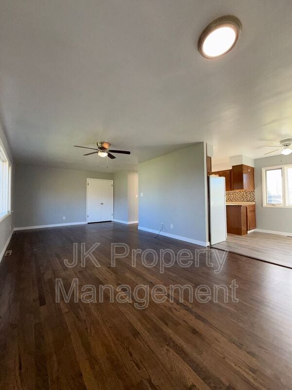 Building Photo - 821 47th St S