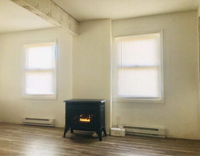 Building Photo - 336 High Rock Rd