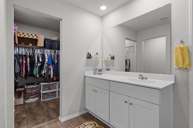 Building Photo - 12701 Brahmin Dr