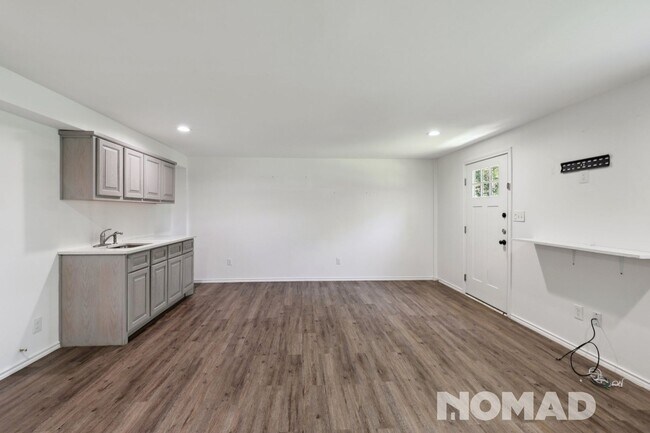Building Photo - Spacious 4BR House in Duncanville