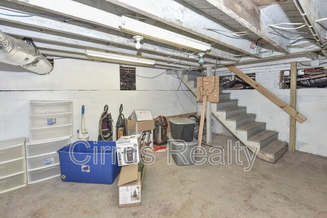Building Photo - 10 Parkside Pl