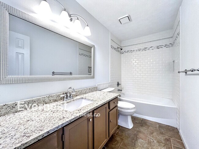Building Photo - Beautiful 4-Bedroom Home with Modern Comforts / Pet-Friendly / Vouchers Accepted / Available Now!