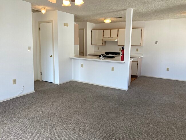 Building Photo - 26 Des Moines Ct