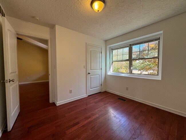 Building Photo - 3 Bedroom Home in Downtown Waynesville!