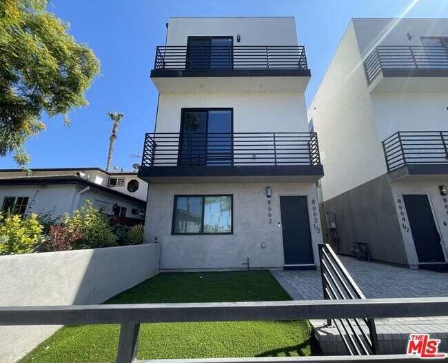 Building Photo - 8662 Cadillac Ave