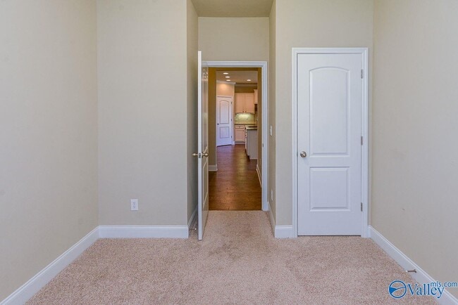 Building Photo - 3031 Greenway Cir SE
