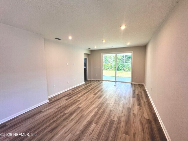 Building Photo - 68 Spruce Hl Pt
