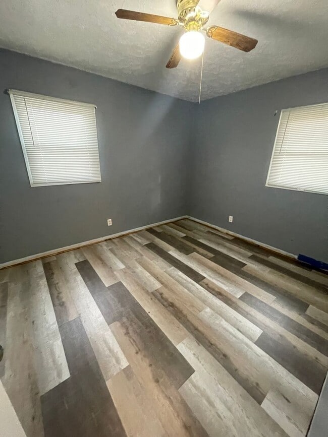 Building Photo - Newly updated! 3 bedroom, 2 bath home located near Skyview Lake! More updated photos to come!