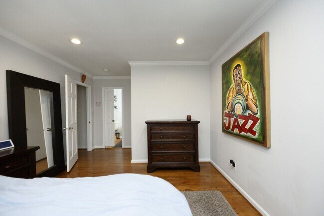 Building Photo - Beautifully renovated large home in CHCCS school district! Available mid-June!
