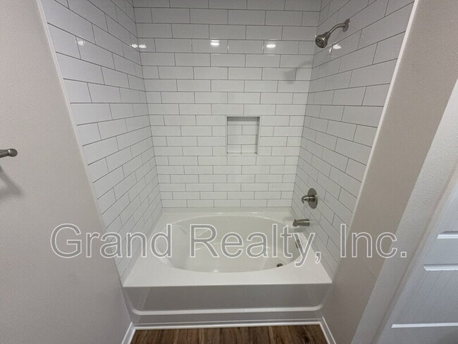 Building Photo - 4208 Eleanor St