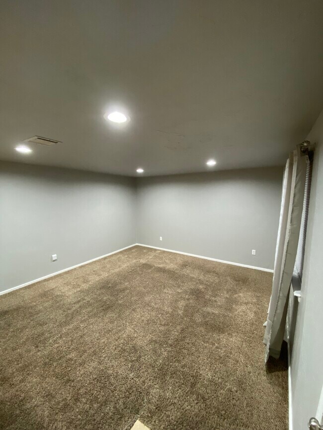 Building Photo - 8309 S Brookline Ave