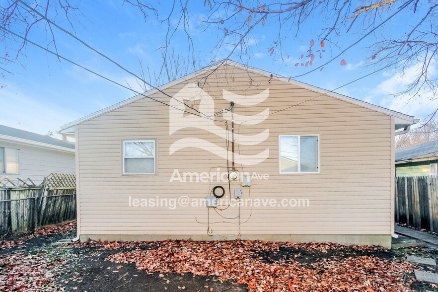 Building Photo - 3135 Forest Manor Ave