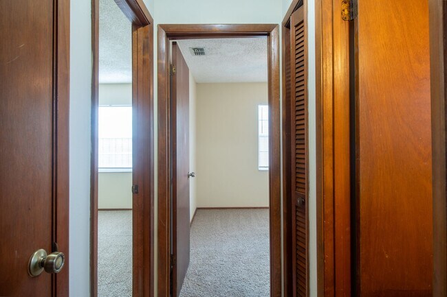 Building Photo - Move-In Ready 3-Bedroom, 2-Bathroom Rental...