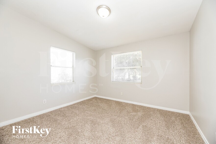 Building Photo - 2706 Lorna Rd