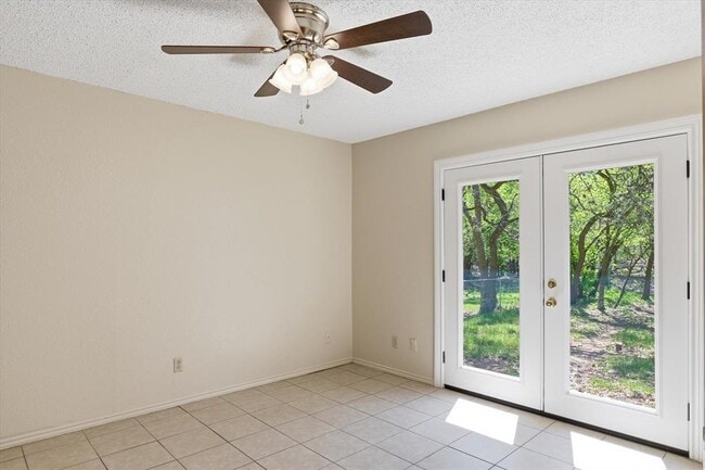 Building Photo - 405 Whitetail Dr