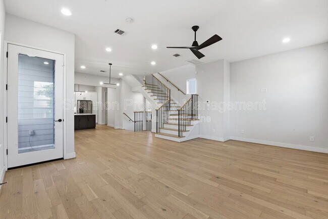 Building Photo - 2204 Lou Ellen Ln