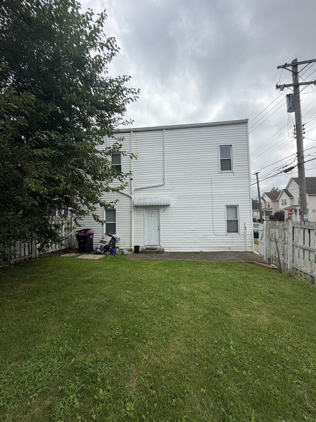 Building Photo - 4520 Bush Ave