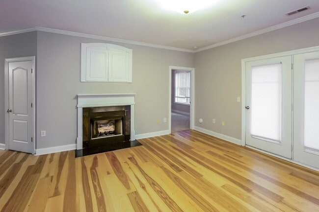 Building Photo - Live in the Heart of Historic Dilworth – W...