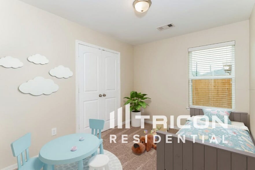 Building Photo - 437 Palomino Stand Dr