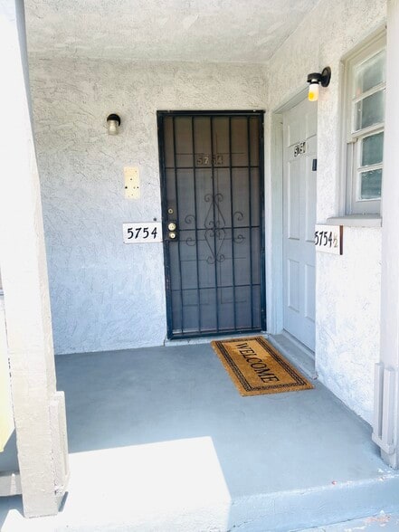 Building Photo - 5754 Vineland Ave