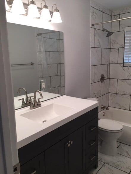 Hall Bath - 510 W Oak St