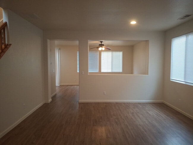 Building Photo - Lincoln Crossing, 2 Story 4 Bedroom, 2.5 bath, 2225sqft, Access to Clubhouse Pool & Amenities, Cu...