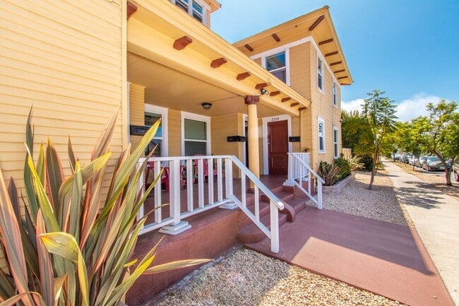 Building Photo - Charming 1-Bed/1-Bath Unit One Block from the Heart of Barrio Logan! $1000 DEPOSIT!