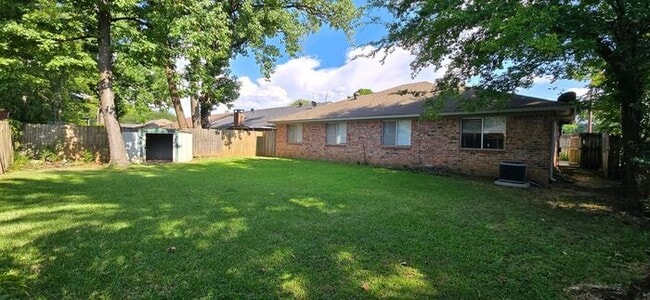 Building Photo - Beautiful 2-Bedroom Duplex in Longview! Co...