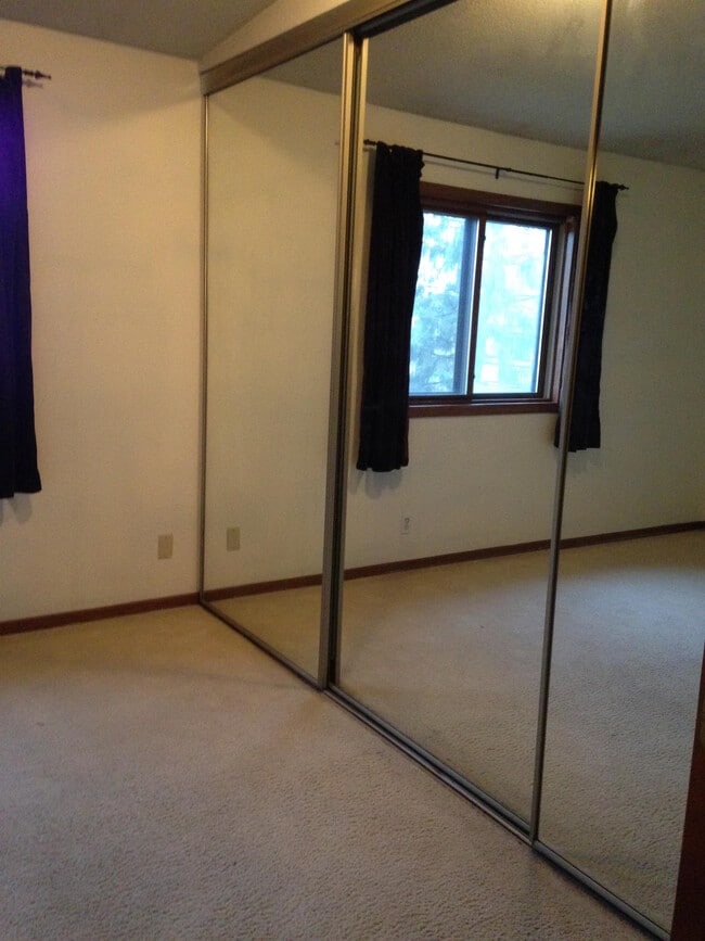 Building Photo - 17490 Pond Cir