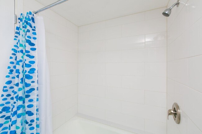 Building Photo - Marine Surf - Studio 1b 1parking! in Waikiki