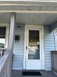 Building Photo - 305-10 1/2 10 1/2 St NW