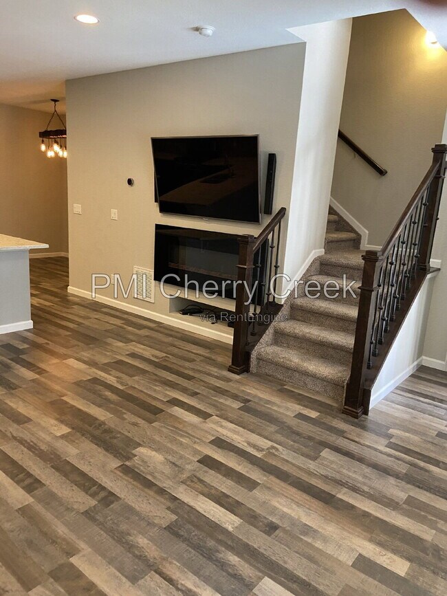 Building Photo - 9008 E Caley Way