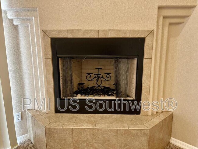 Building Photo - 11 Hickory Knoll Cir