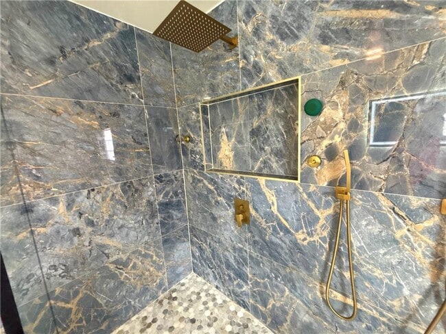 Building Photo - 8389 Regent St