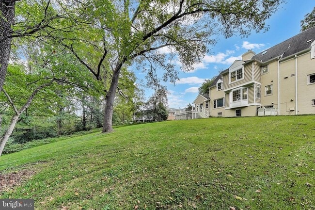 Building Photo - 9326 W Parkhill Dr